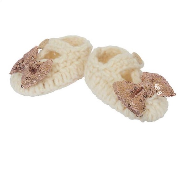 NEW! So Adorable Hand Crocheted Set - Picture 2 of 3